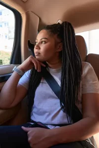 femme-dans-taxi-confortable-a-etampes-91