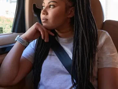 femme-dans-taxi-confortable-a-etampes-91