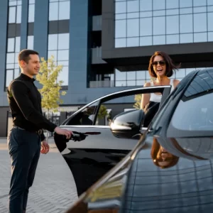 femme-montant-dans-taxi-a-nantes-reserve-via-internet