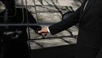 Véhicule de VTC Genève Transport Service près de Genève