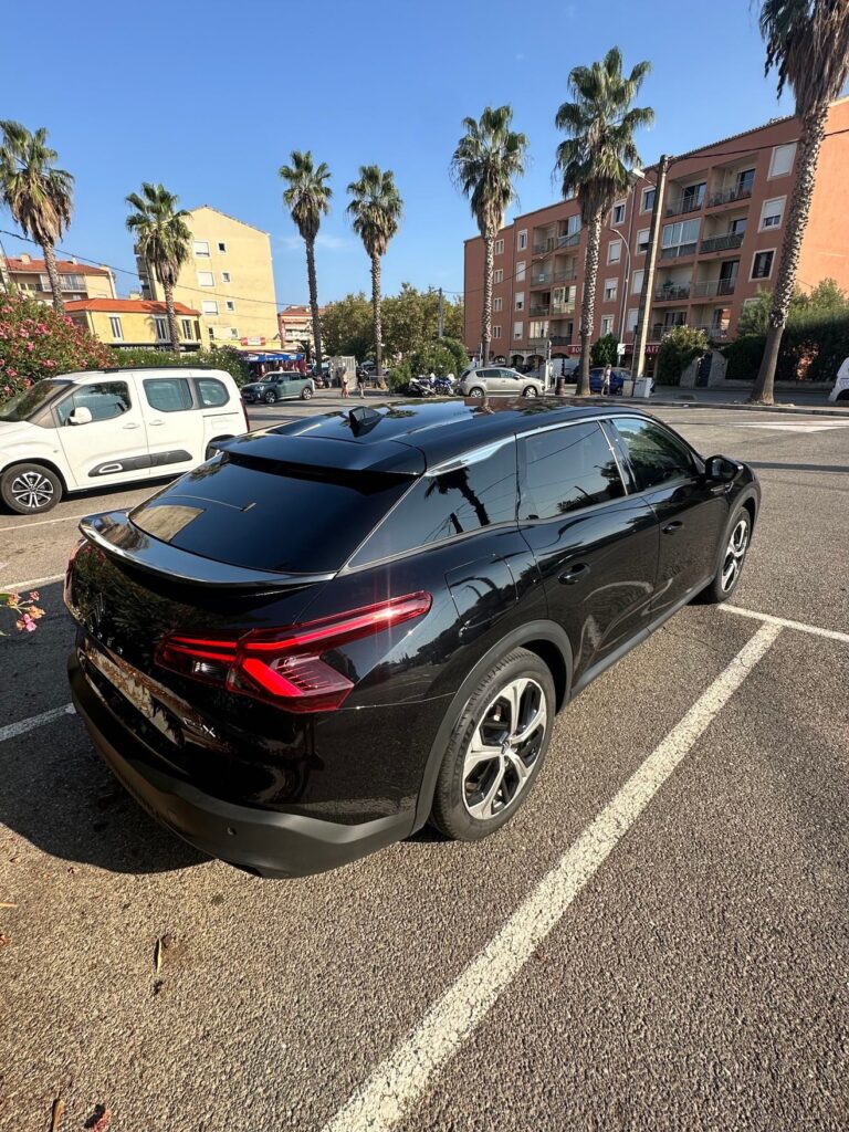 VTC Fréjus trace une route lumineuse entre centre ville et Côte d’Azur